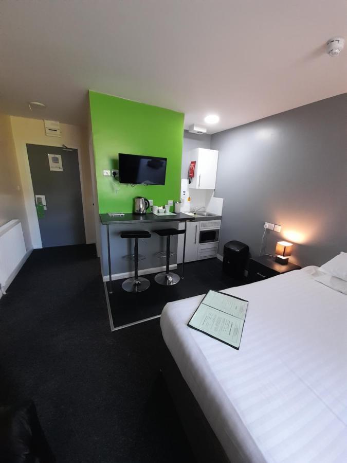 Lymedale Suites Studios & Aparthotel In Newcastle Under Lyme & Stoke المظهر الخارجي الصورة